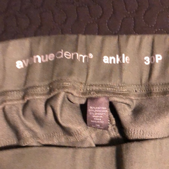 Jeans - Picture 2 of 2